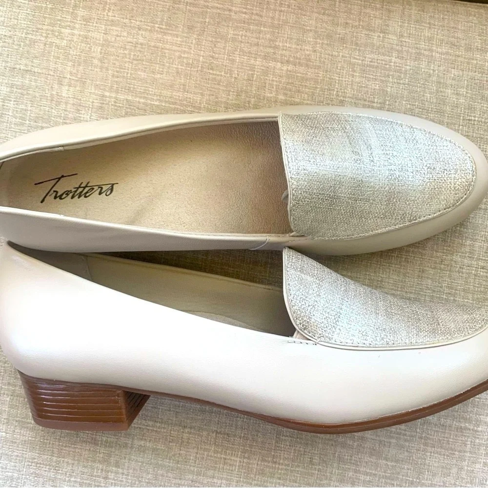 TROTTERS SHOES LOAFERS LEATHER CREAM SIZE 10 NWT